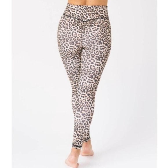 Zyia Active Brilliant Scrunchy What Leopard Print Scrunch Leggings Size 8 - 10 - Picture 1 of 10